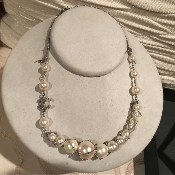 Chanel Pearl Chains Necklace 100% Authentic - Picture 2 of 3